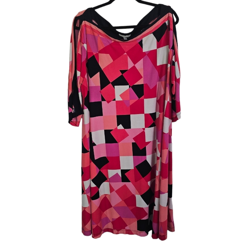 Sandra Darren. Women's Pink Geometric Pattern Dress. Size 24W.